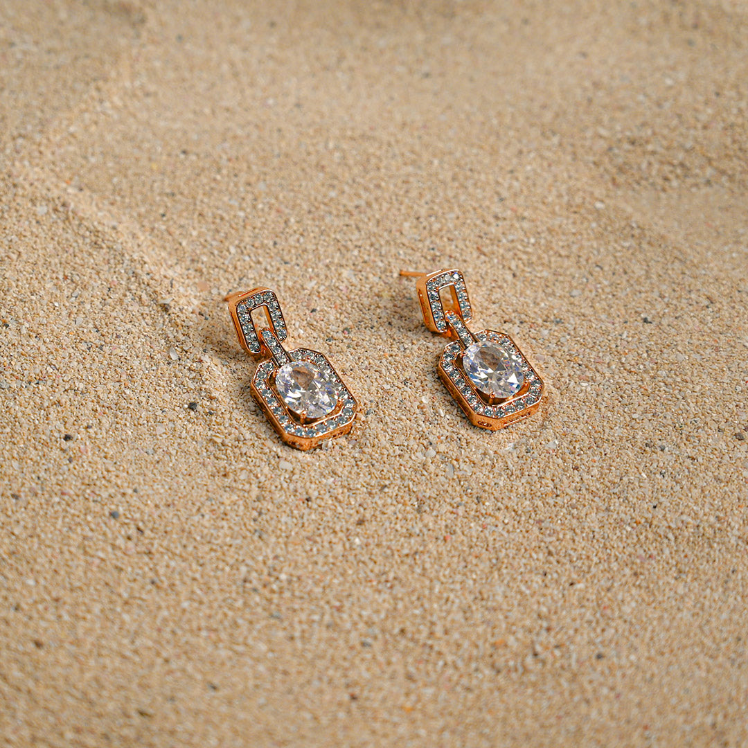 A symmetrical Chain earrings