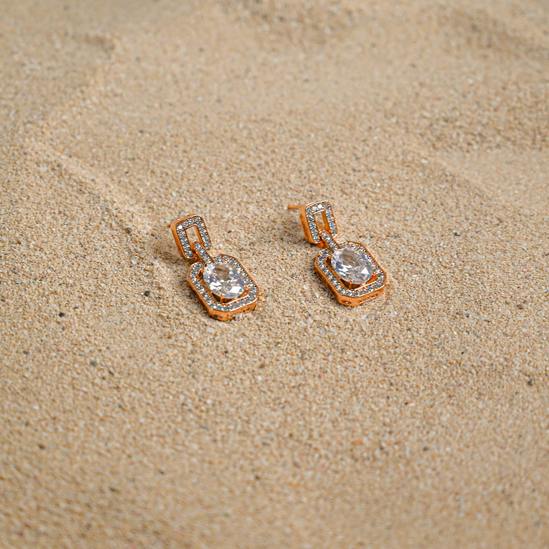 A symmetrical Chain earrings