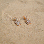 A symmetrical Chain earrings