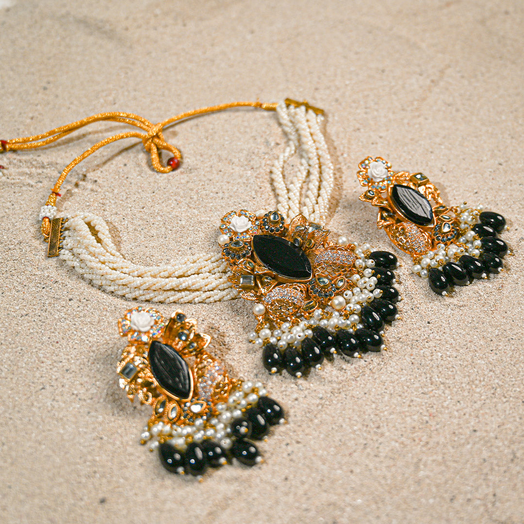 Black almond Choker set