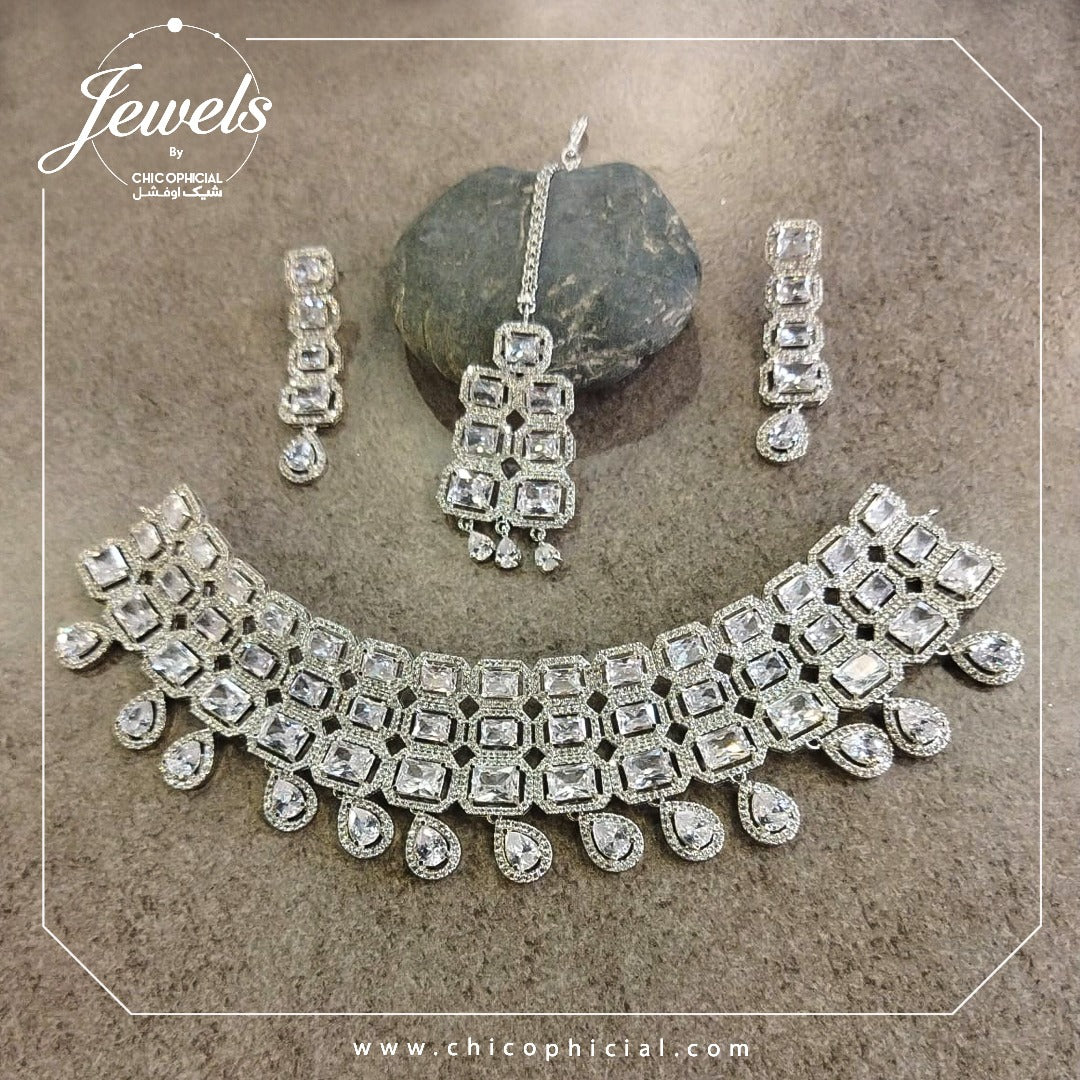 Snow white choker set