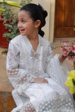 Snow white kids