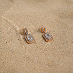 A symmetrical Chain earrings